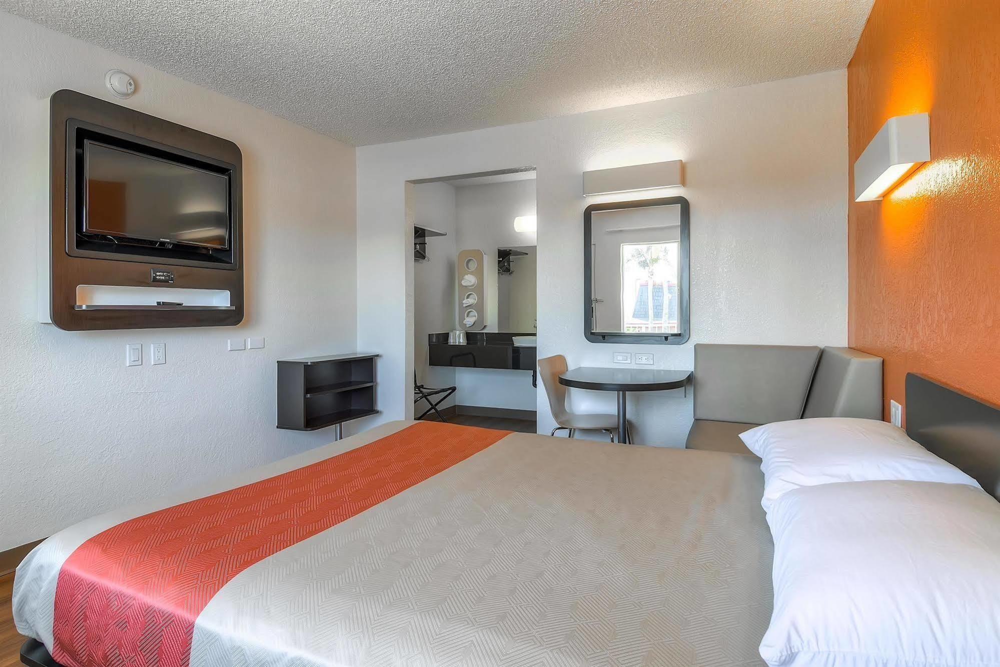 Motel 6-Long Beach, Ca - Los Angeles Εξωτερικό φωτογραφία