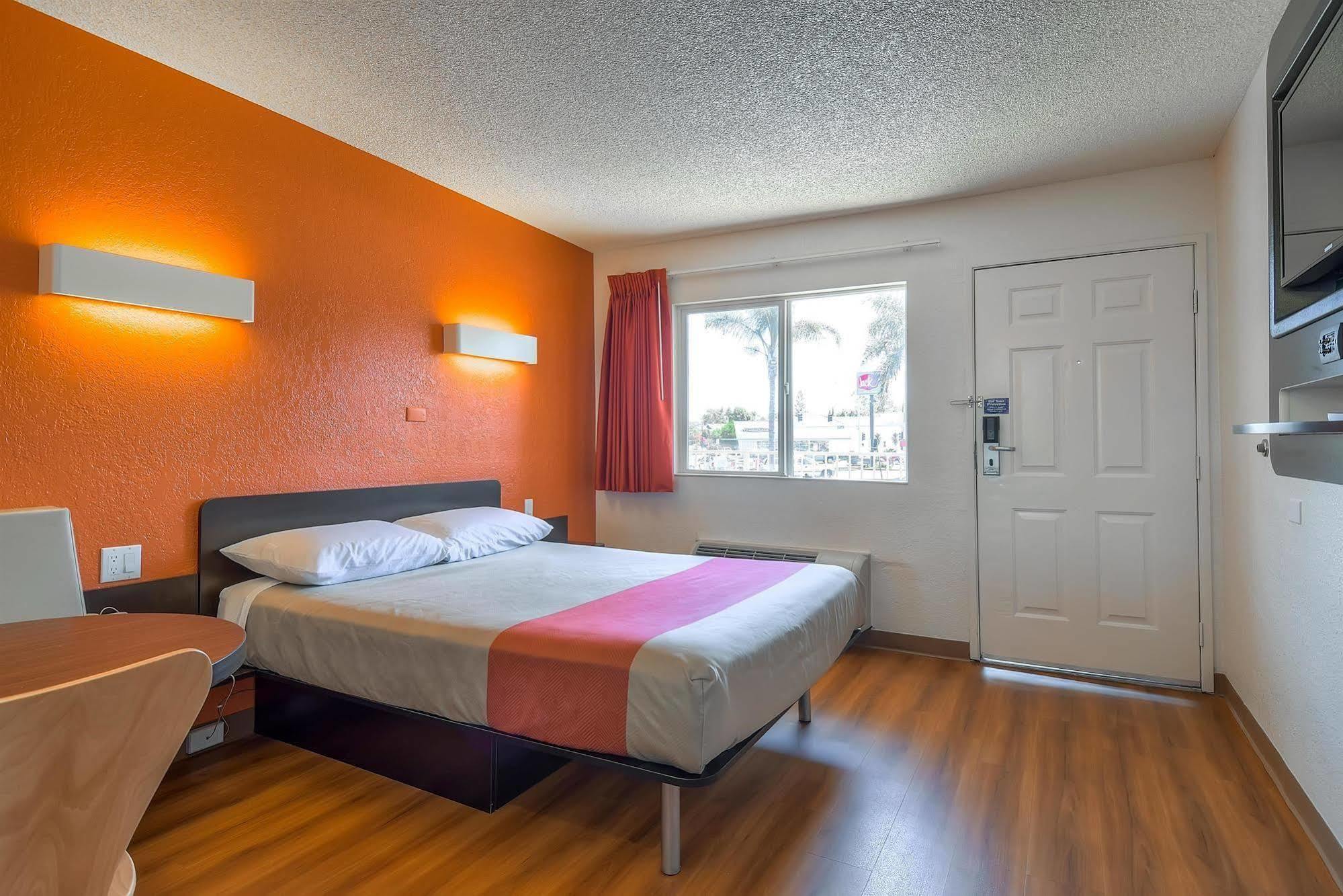 Motel 6-Long Beach, Ca - Los Angeles Εξωτερικό φωτογραφία