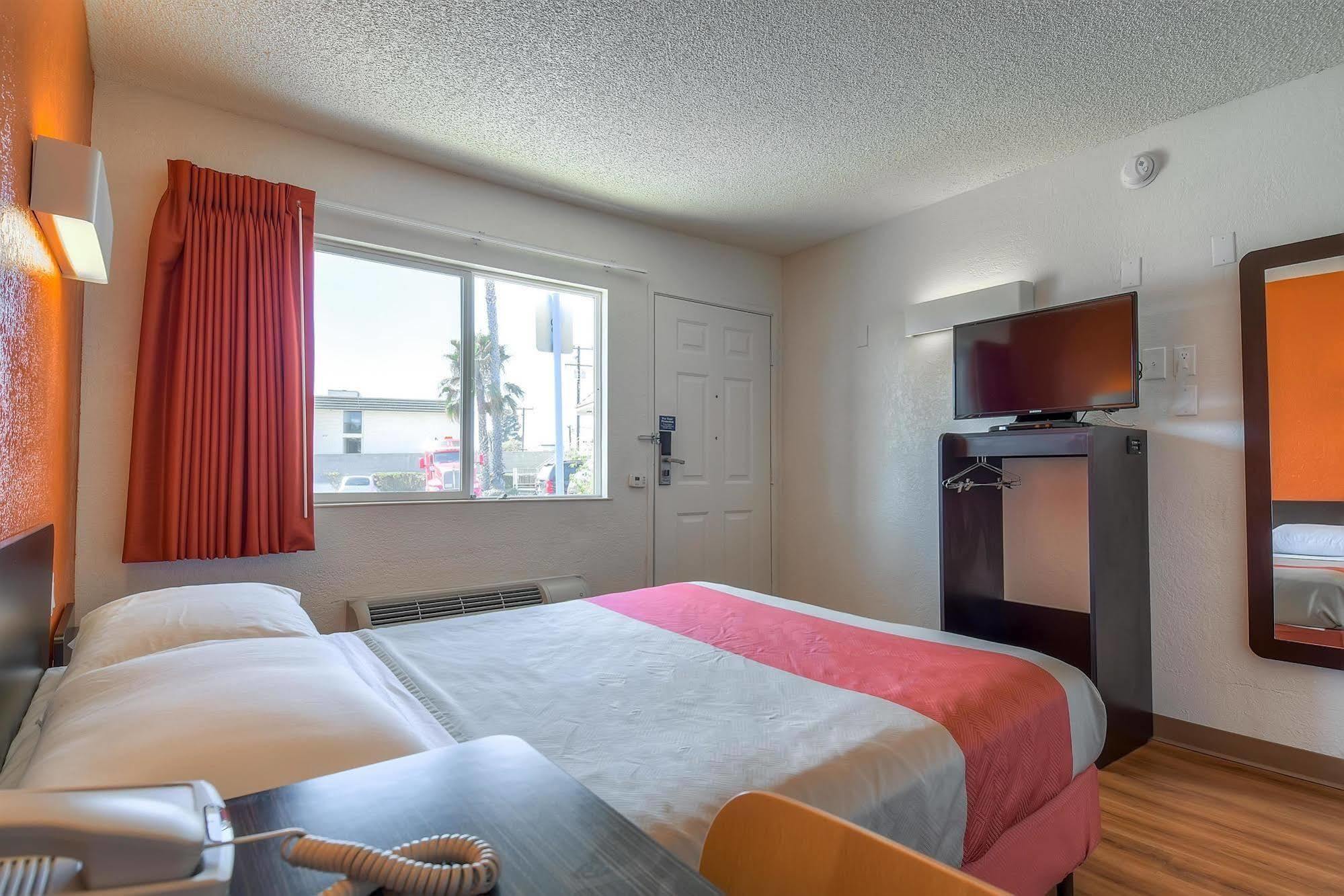 Motel 6-Long Beach, Ca - Los Angeles Εξωτερικό φωτογραφία