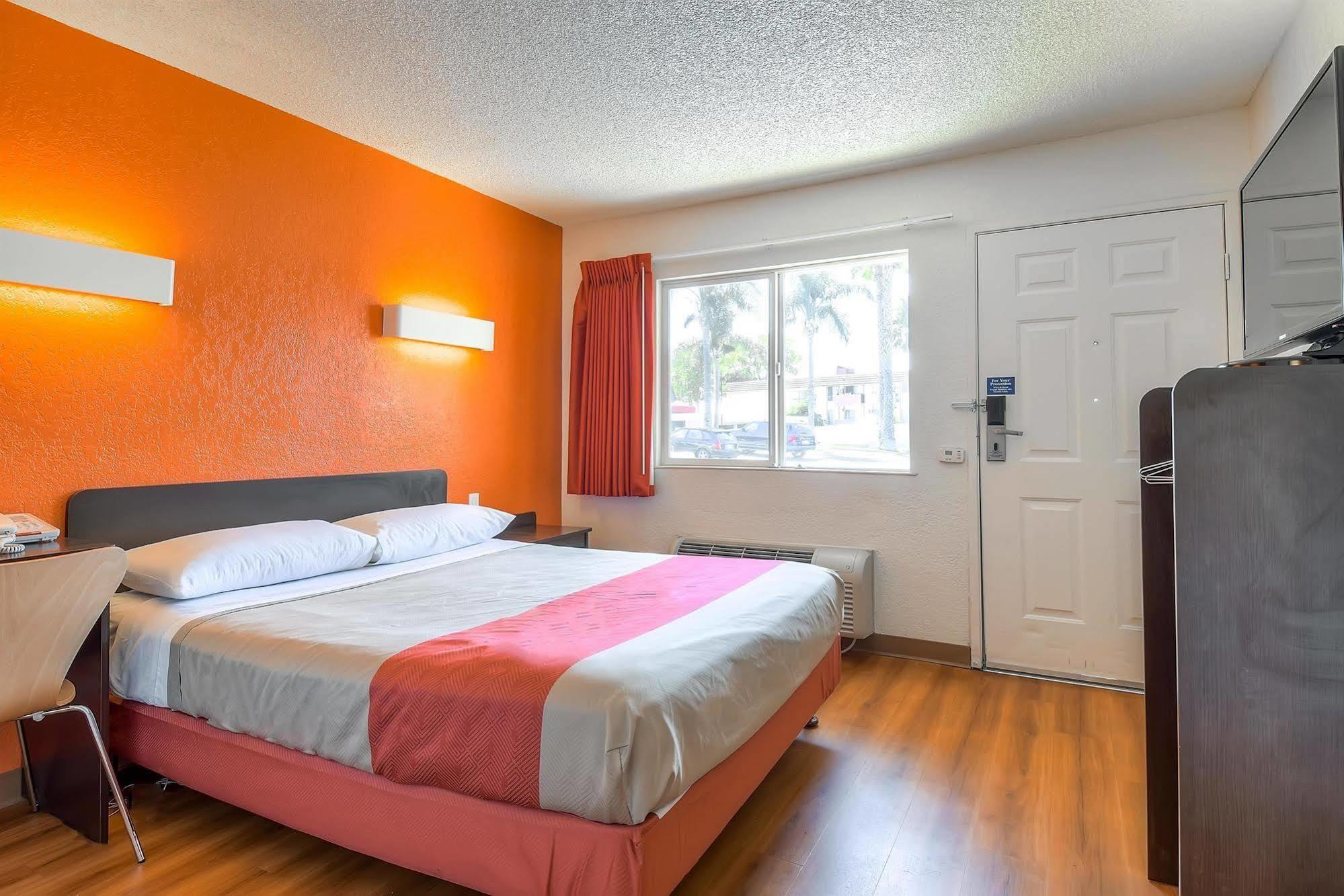 Motel 6-Long Beach, Ca - Los Angeles Εξωτερικό φωτογραφία